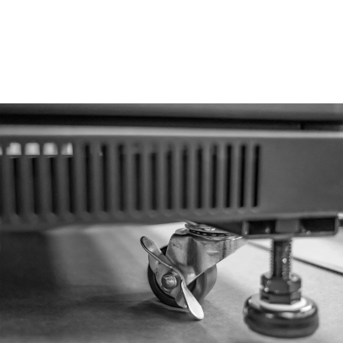 42U Floor Standing Data Cabinet 600 x 800